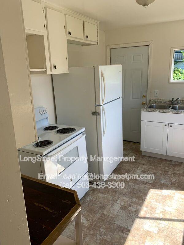 2425 Sw Pickford St - Photo 7 of 17
