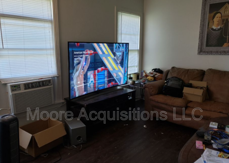 1306 N Travis St - Photo 3 of 14