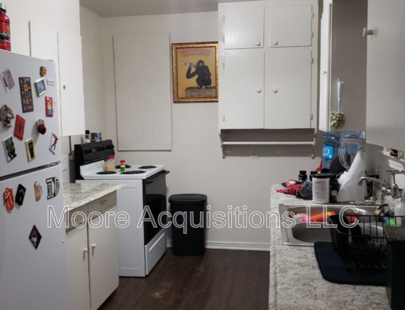 1306 N Travis St - Photo 6 of 14