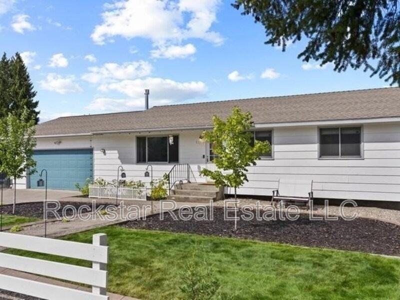11217 E 11th Ave - Photo 3 of 28