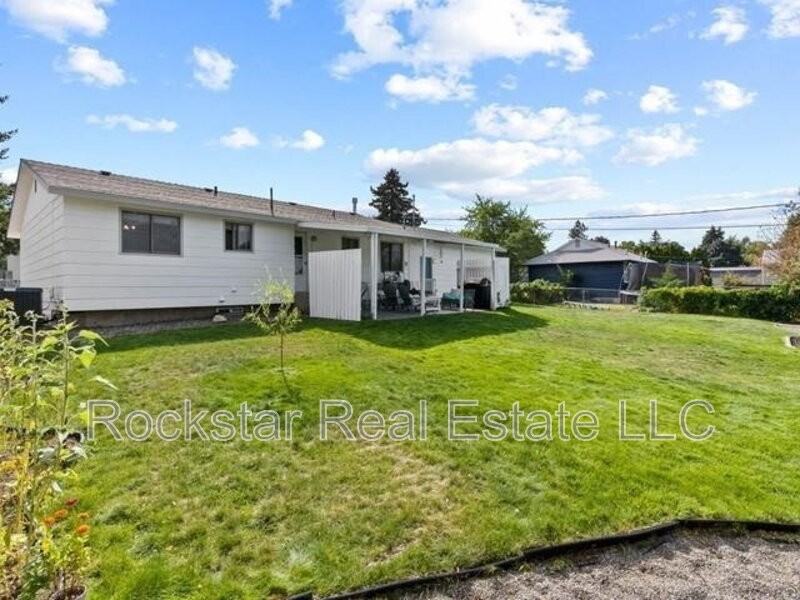 11217 E 11th Ave - Photo 5 of 28