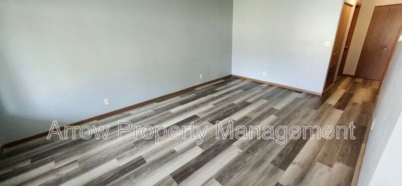 828 E St - Photo 3 of 12