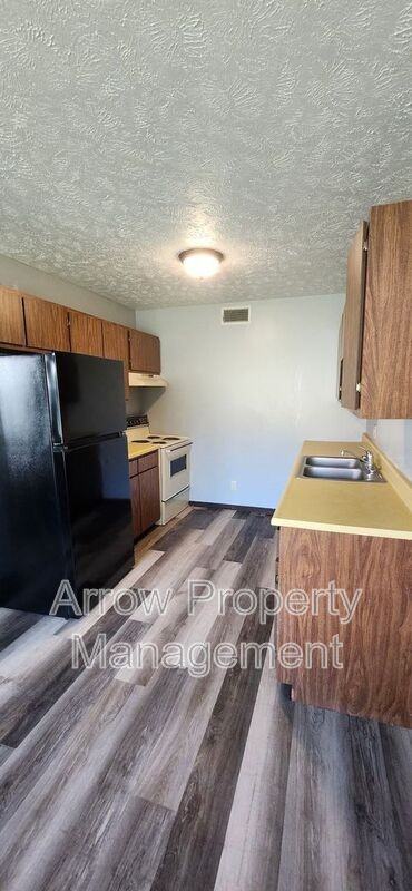 828 E St - Photo 5 of 12