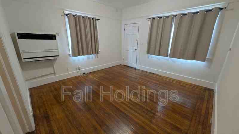 1438 Alcatraz Ave #1436 - Photo 2 of 9