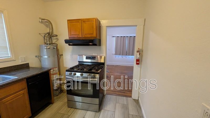 1438 Alcatraz Ave #1436 - Photo 4 of 9