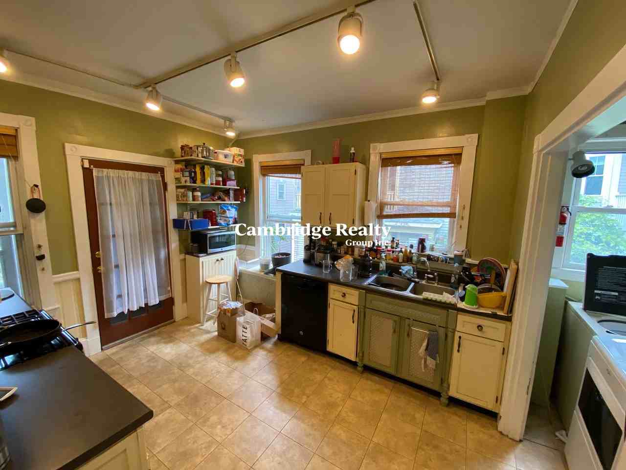 12 Oswald St #2T