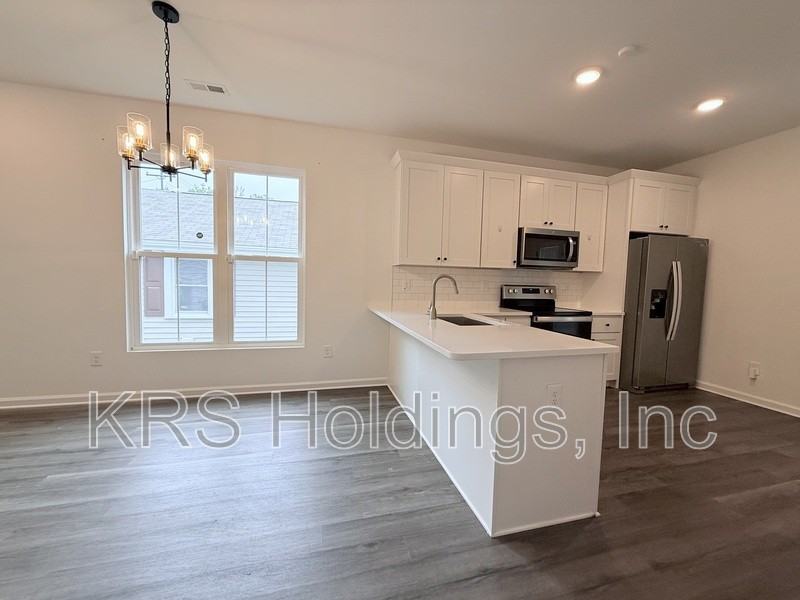 1420 Maplewood Dr #C - Photo 3 of 14