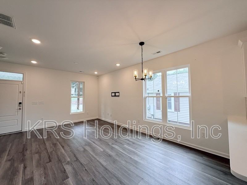 1420 Maplewood Dr #C - Photo 5 of 14