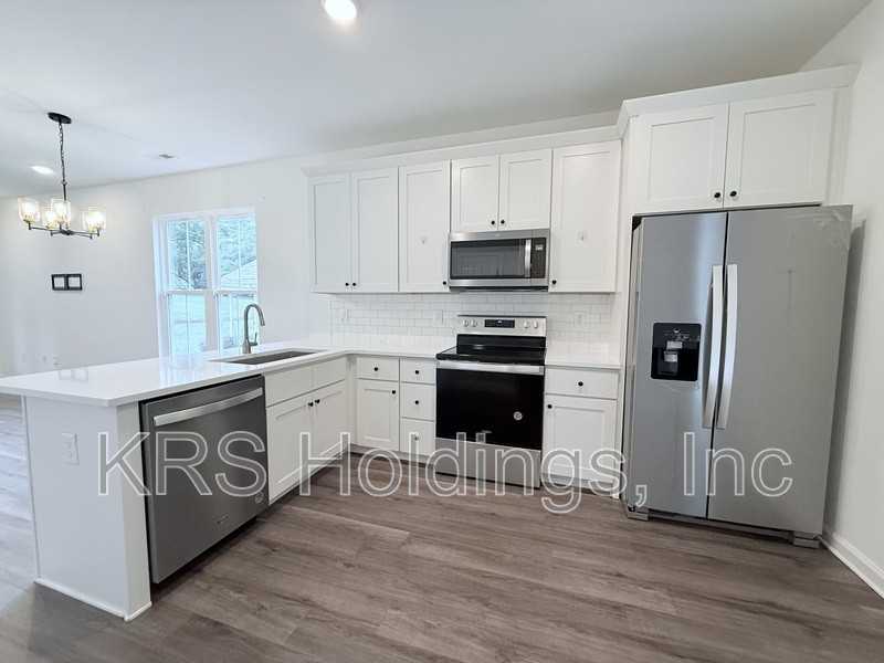 1420 Maplewood Dr #C - Photo 6 of 14