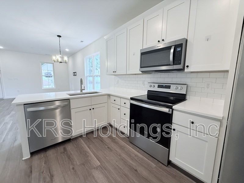 1420 Maplewood Dr #C - Photo 7 of 14
