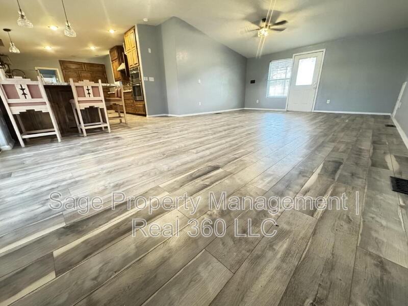 4879 N Monterey Dr - Photo 2 of 13