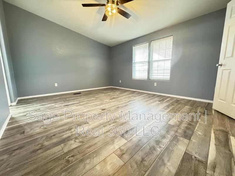 4879 N Monterey Dr - Photo 4 of 13