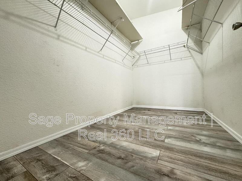 4879 N Monterey Dr - Photo 6 of 13