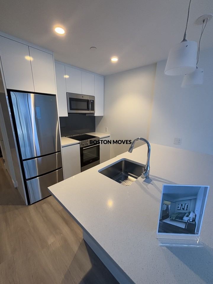 Causeway St #1002 - Photo 2 of 7