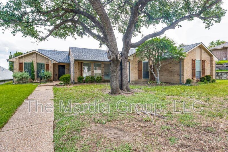 2702 Lookout Pl - Photo 2 of 25