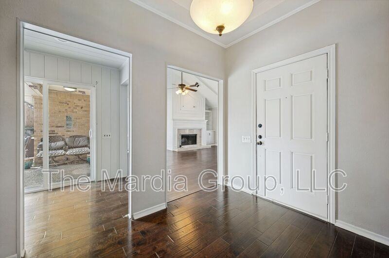 2702 Lookout Pl - Photo 3 of 25