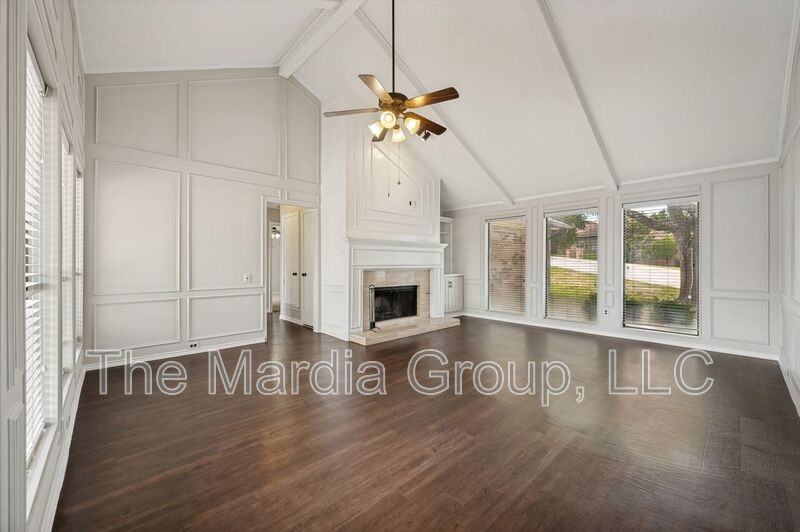 2702 Lookout Pl - Photo 5 of 25