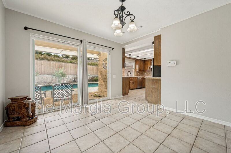 2702 Lookout Pl - Photo 7 of 25