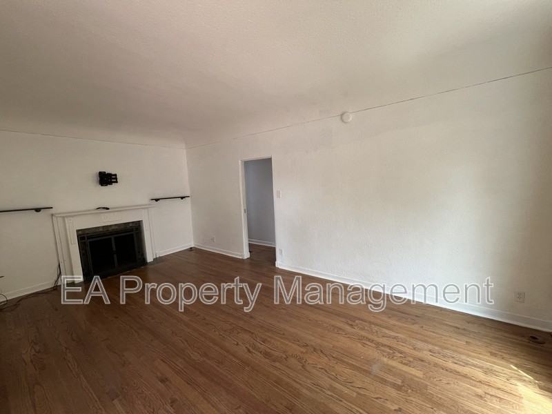 411 Wellesley Dr Se - Photo 2 of 28