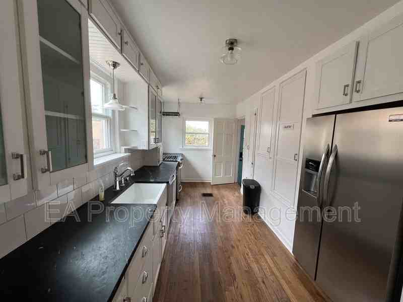 411 Wellesley Dr Se - Photo 6 of 28