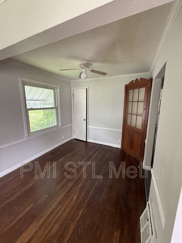 1131 Darr Dr - Photo 3 of 13