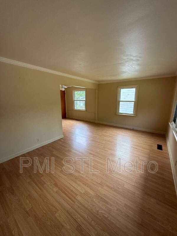 1246 Darr Dr - Photo 2 of 12