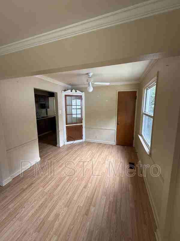 1246 Darr Dr - Photo 3 of 12