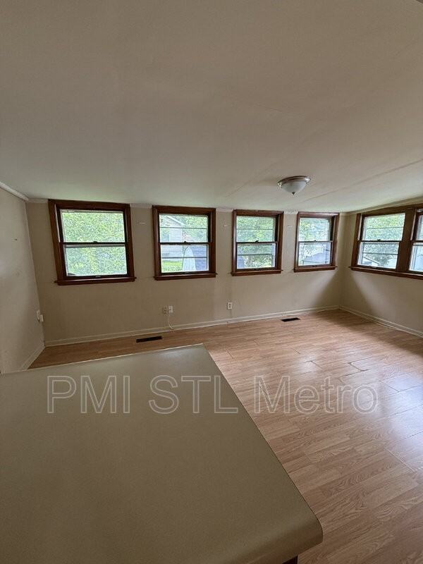 1246 Darr Dr - Photo 5 of 12