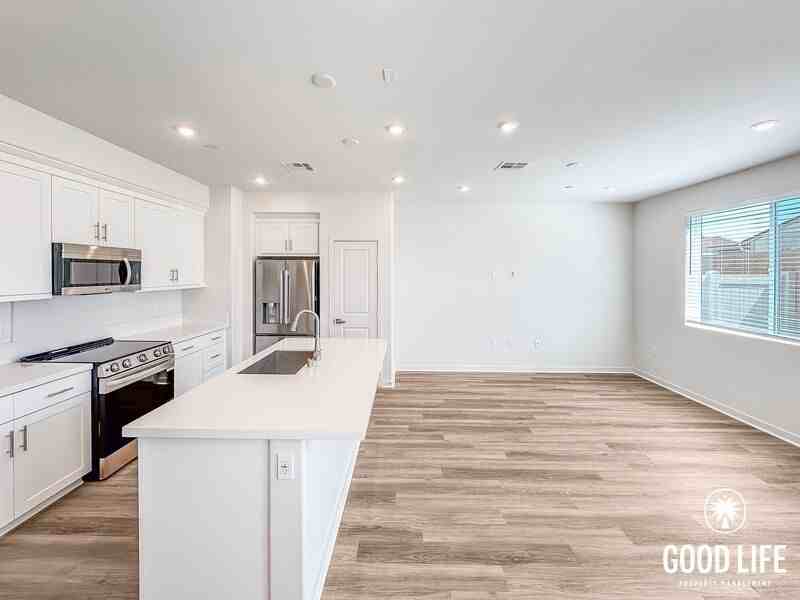 6046 Angela Ct - Photo 3 of 40