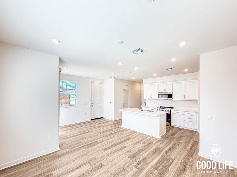 6046 Angela Ct - Photo 5 of 40