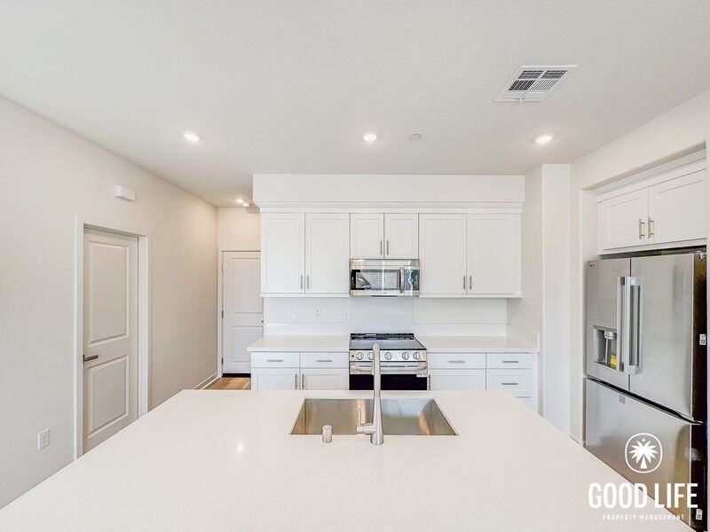 6046 Angela Ct - Photo 7 of 40