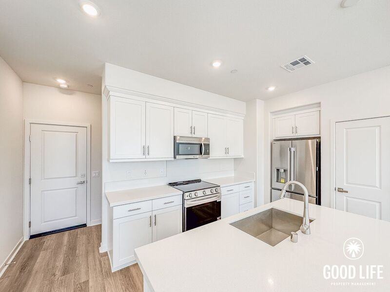 6050 Angela Ct - Photo 4 of 40