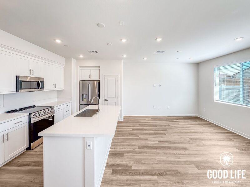 6050 Angela Ct - Photo 5 of 40