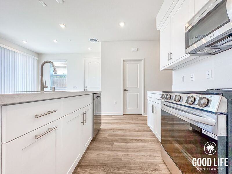6050 Angela Ct - Photo 6 of 40