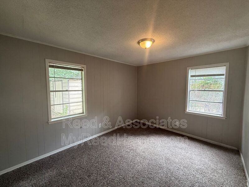 4210 Kerwin Dr - Photo 6 of 15
