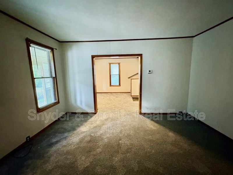 391 E Voris St - Photo 5 of 20