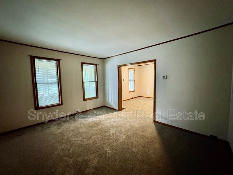 391 E Voris St - Photo 6 of 20