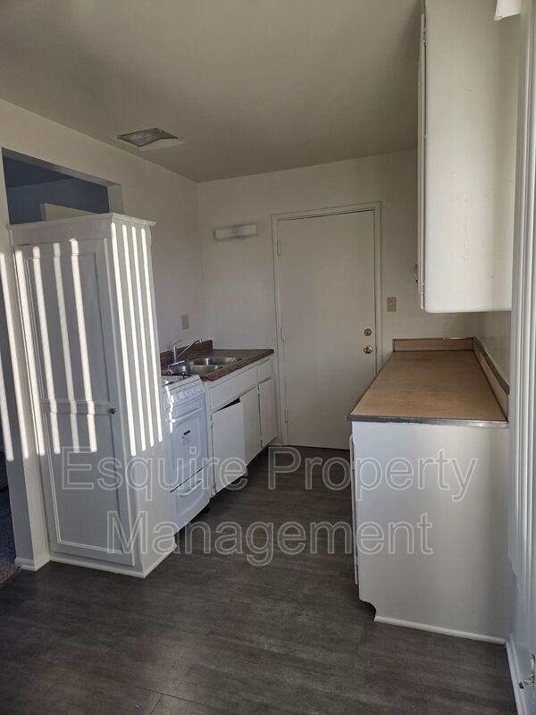 125 Hill St #4 - Photo 7 of 16