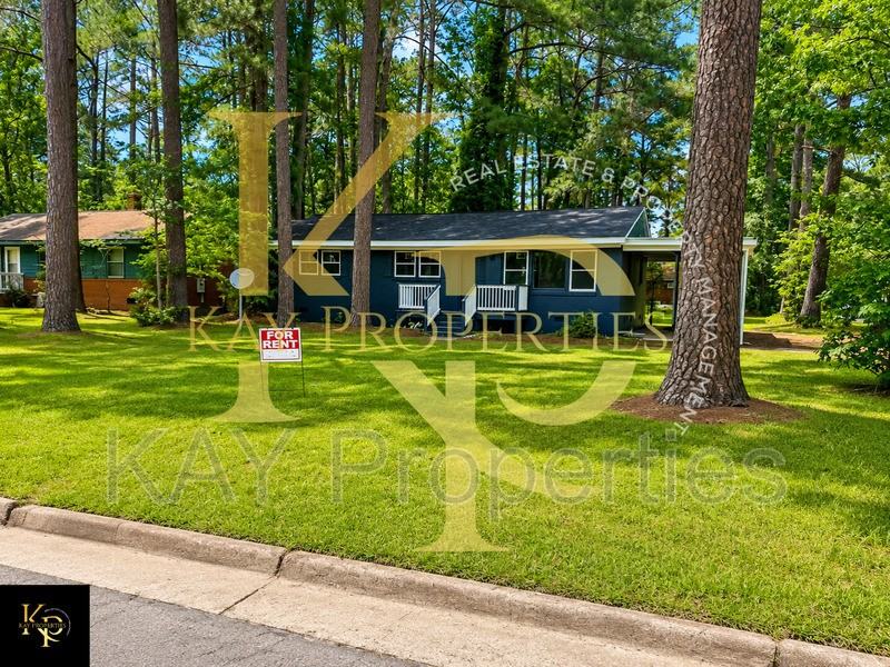 1828 Windsor Dr - Photo 3 of 19