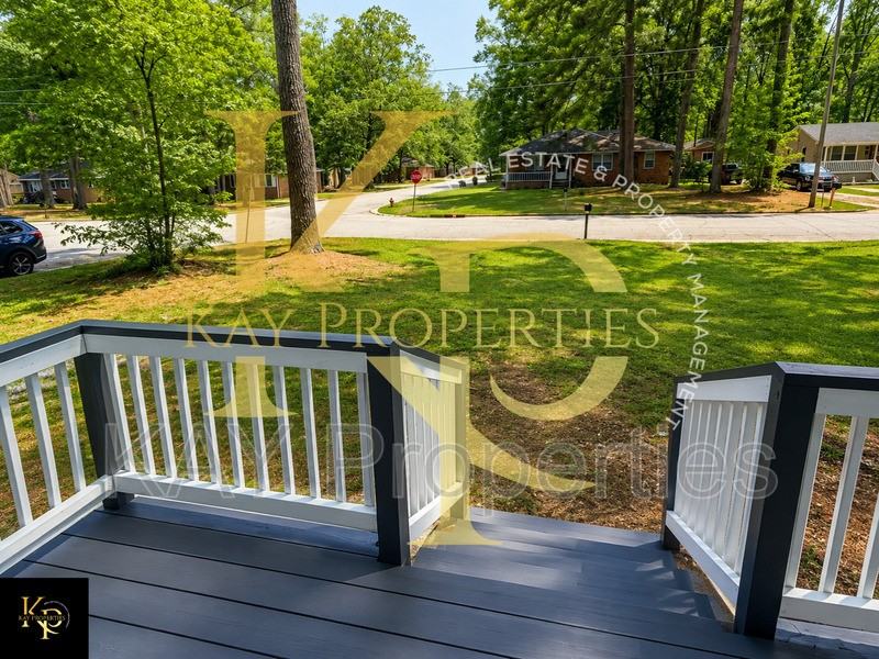 1828 Windsor Dr - Photo 4 of 19