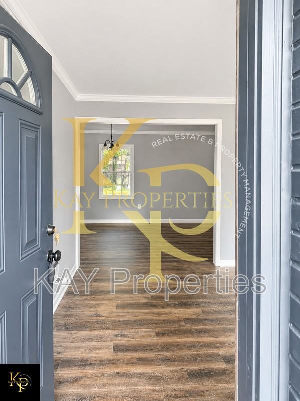 1828 Windsor Dr - Photo 5 of 19