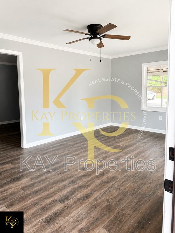 1828 Windsor Dr - Photo 6 of 19