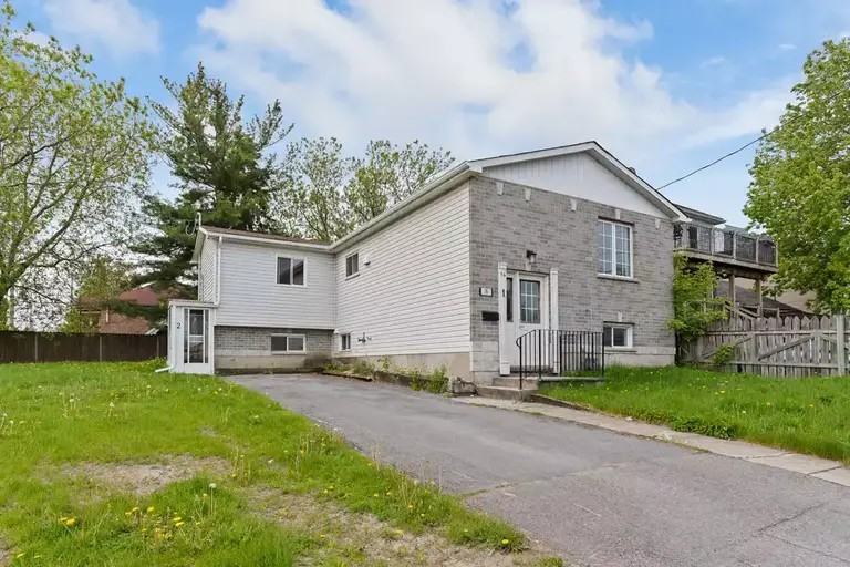 76 Joseph St #2