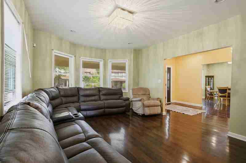2101 Allendale Rd - Photo 4 of 23