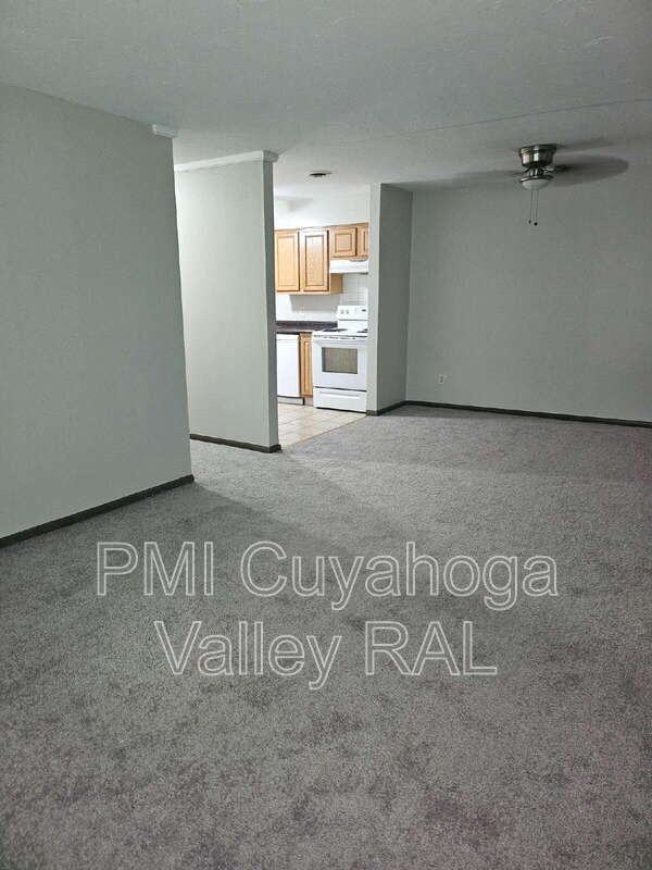 1500 W Market St #14 - Photo 4 of 16