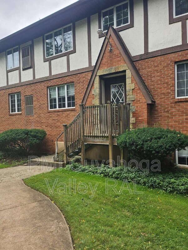 1516 W Market St #11 - Photo 3 of 22