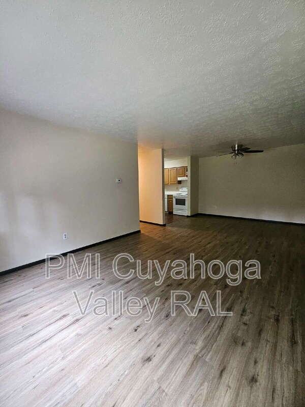 1516 W Market St #11 - Photo 6 of 22