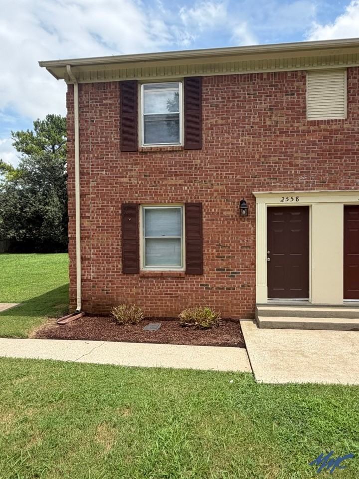 2558 Oak Hill Dr - Photo 2 of 21