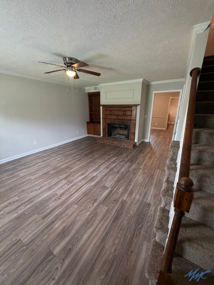 2558 Oak Hill Dr - Photo 3 of 21
