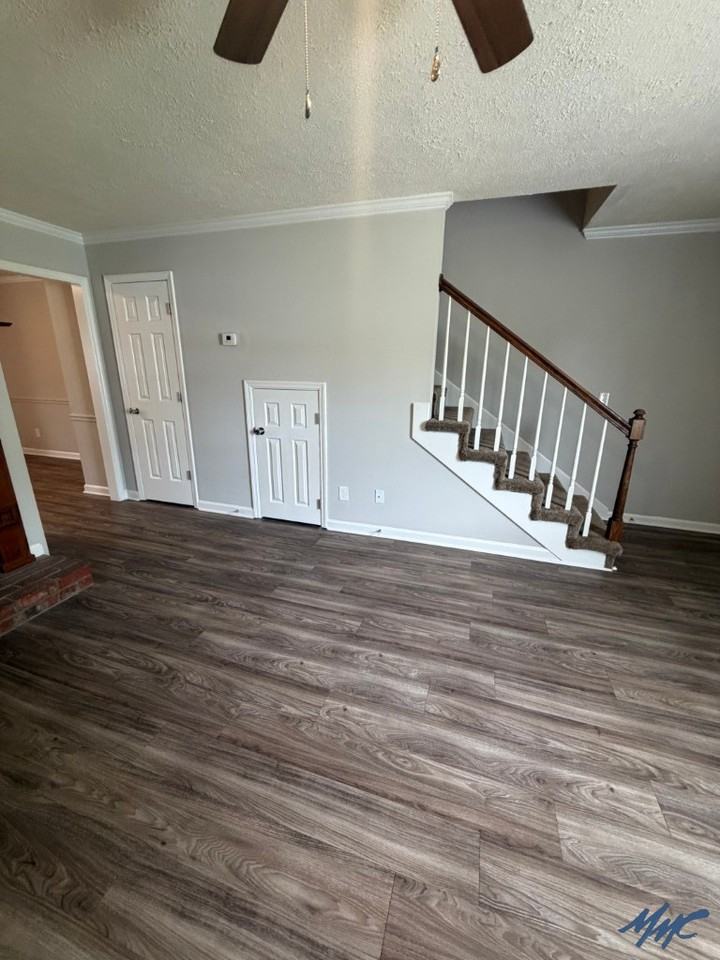 2558 Oak Hill Dr - Photo 4 of 21